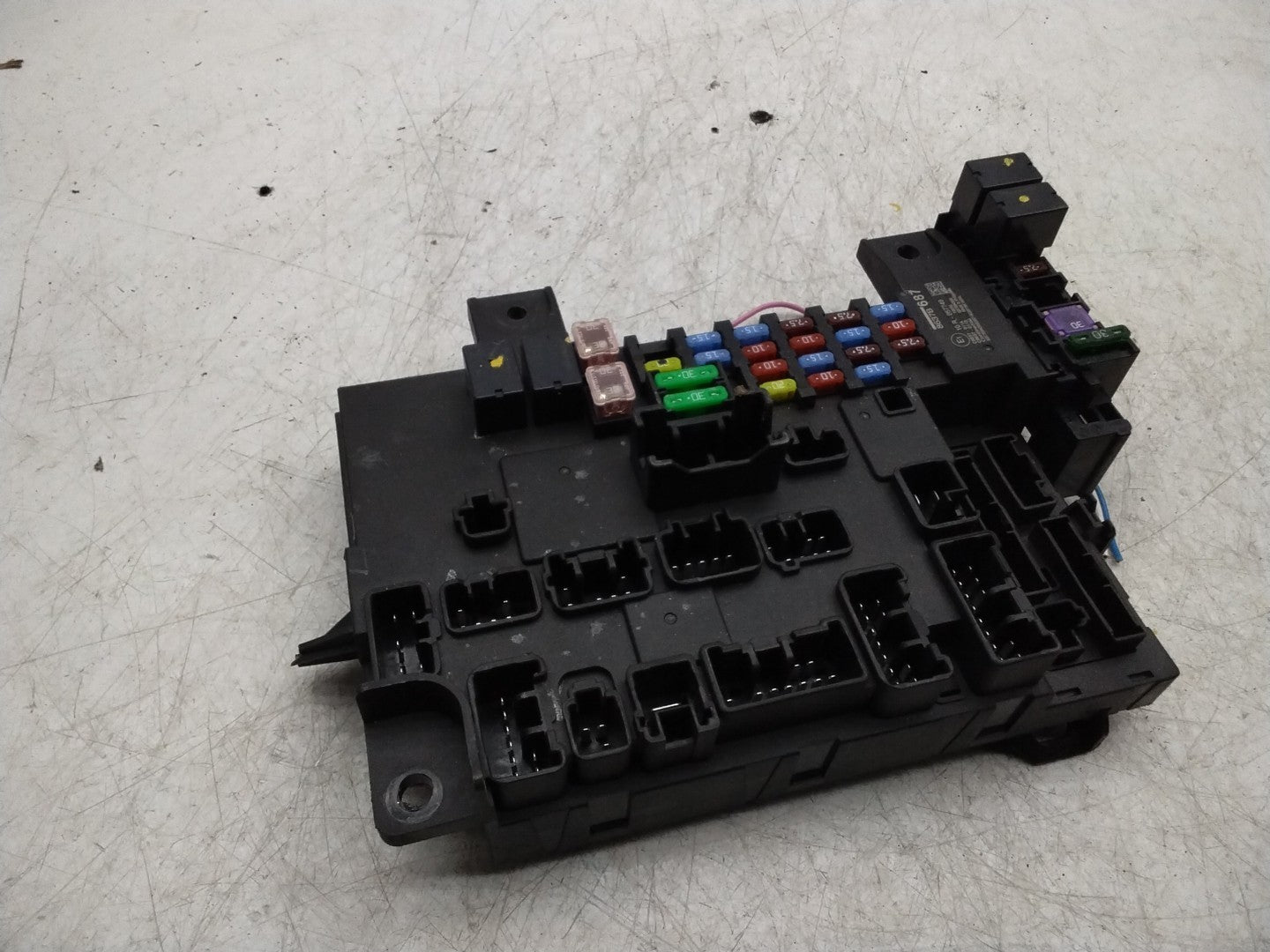 MITSUBISHI OUTLANDER FUSE RELAY  BOX  8637B687  FMF162