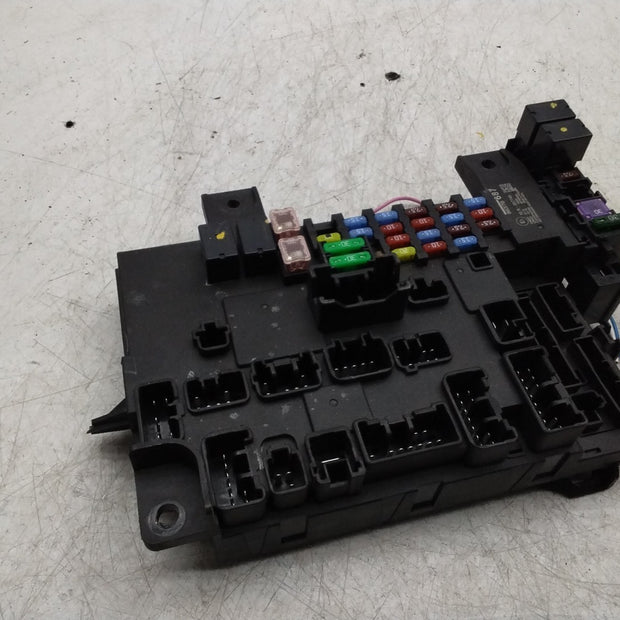 MITSUBISHI OUTLANDER FUSE RELAY  BOX  8637B687  FMF162