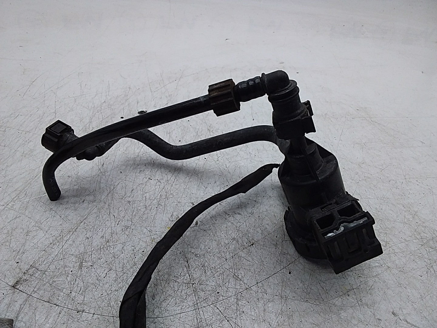 MERCEDES BENZ E-CLASS PURGE VALVE W207 E200 COUPE PURGE VALVE  A0014760532 FMR14