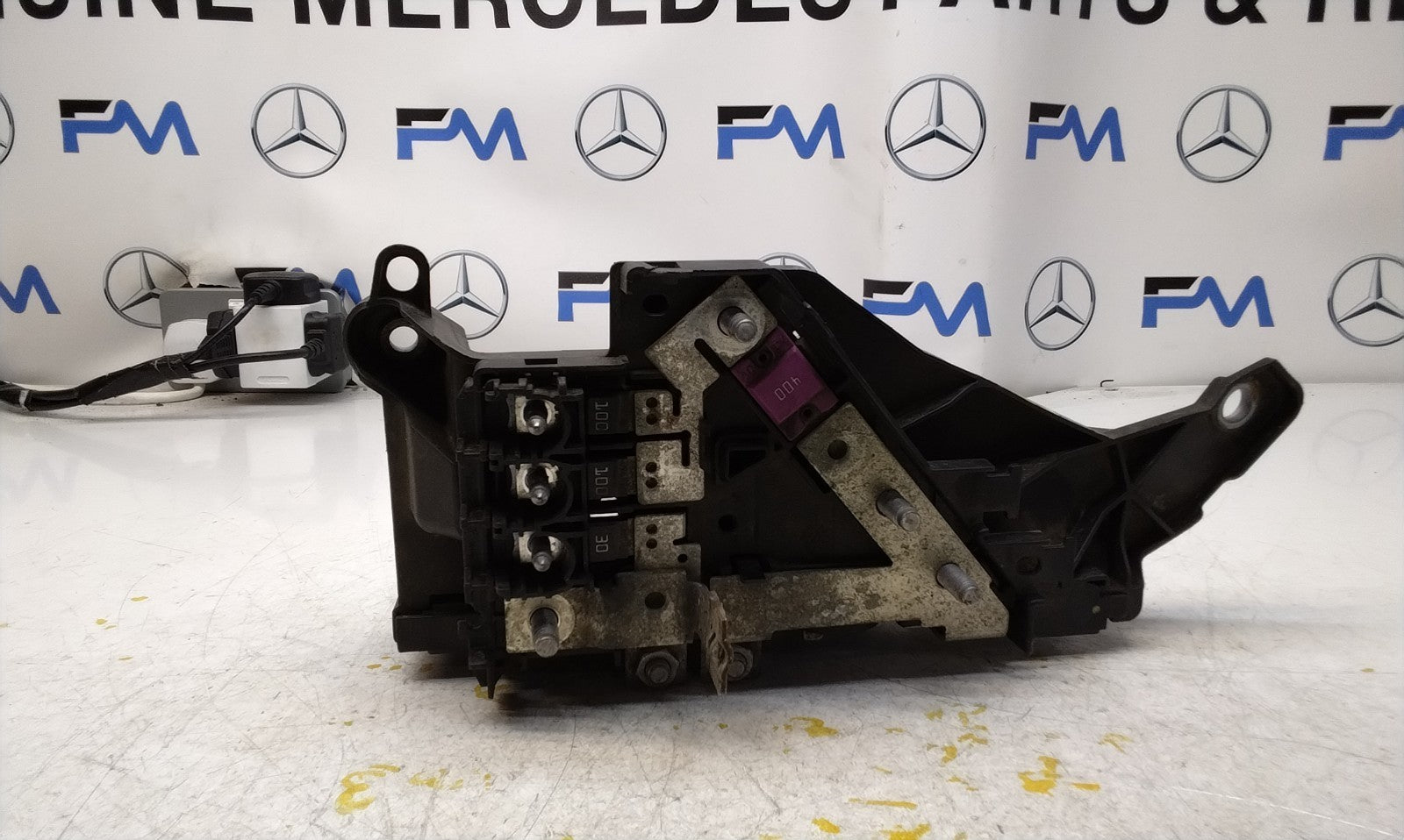 Mercedes C-CLASS W205 Fuse Relay Junction Box A2135400750 FM001038