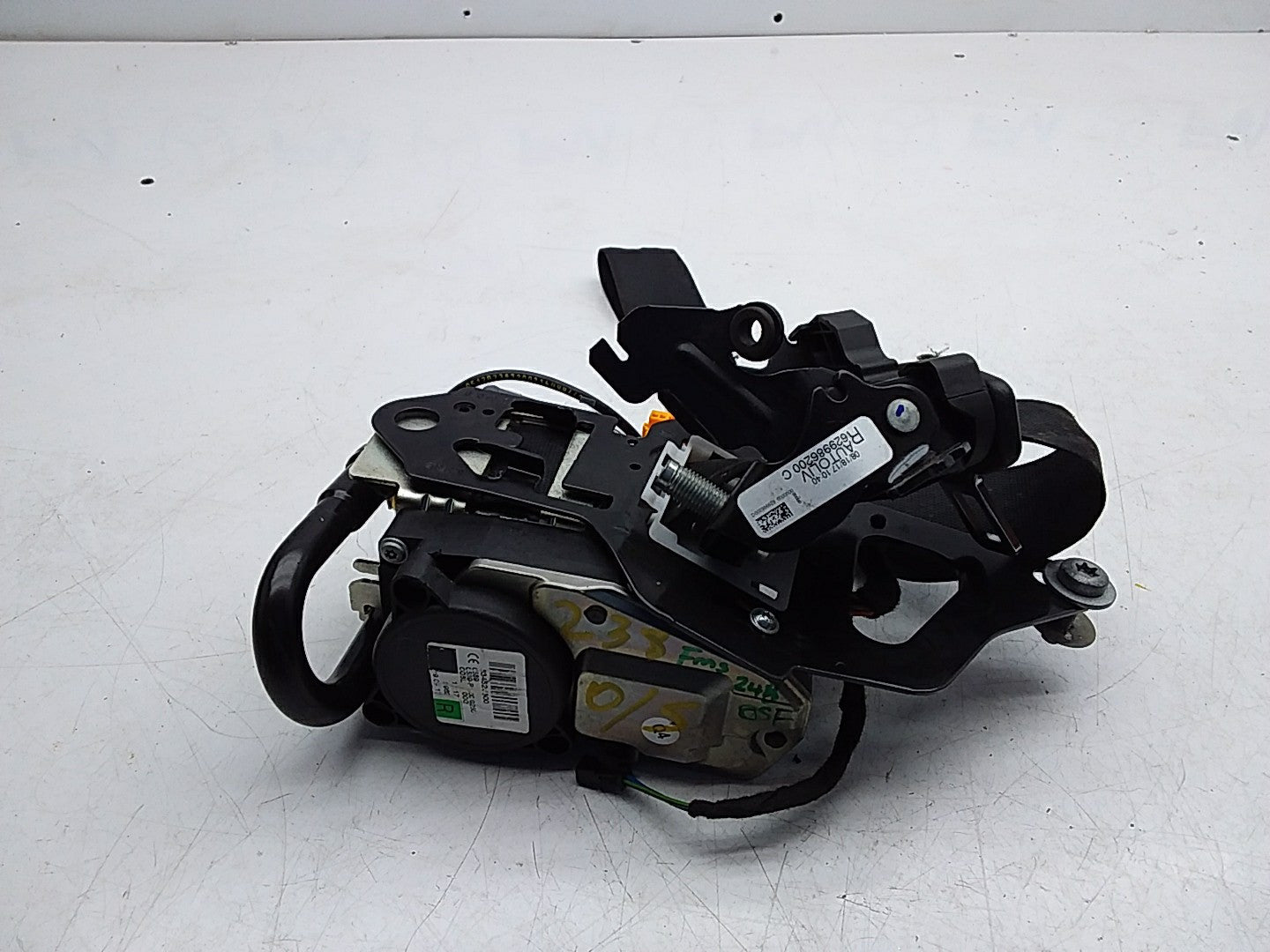 MERCEDES E-CLASS W238 SEAT BELT FRONT RIGHT DRIVER SIDE A2388602900 FMS248 OSF