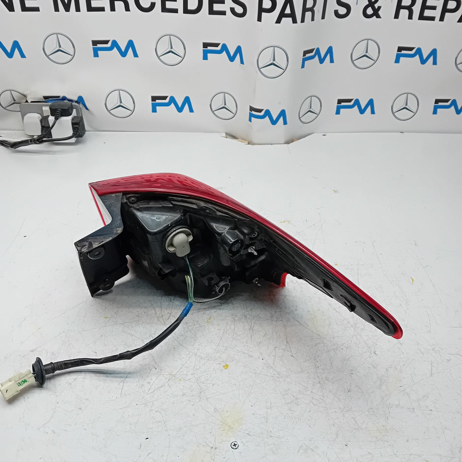 MITSUBISHI OUTLANDER MK3 2015-19 PASSENGER SIDE NS OUTER REAR TAIL LIGHT FMT142