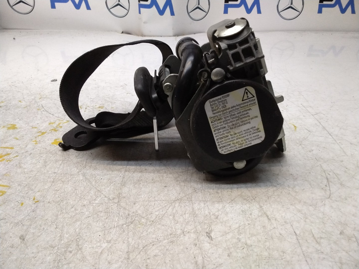 MERCEDES E CLASS SEAT BELT REAR RIGHT AND LEFT A2078602385 C207 FMS450 NSR OSR