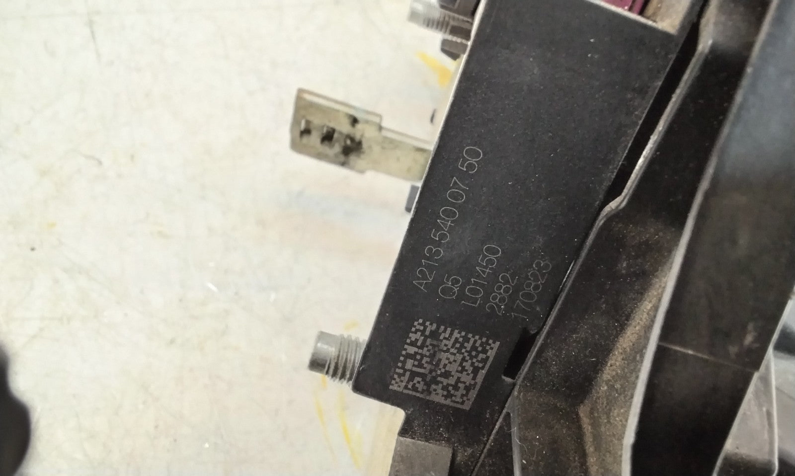 Mercedes C-CLASS W205 Fuse Relay Junction Box A2135400750 FM001038