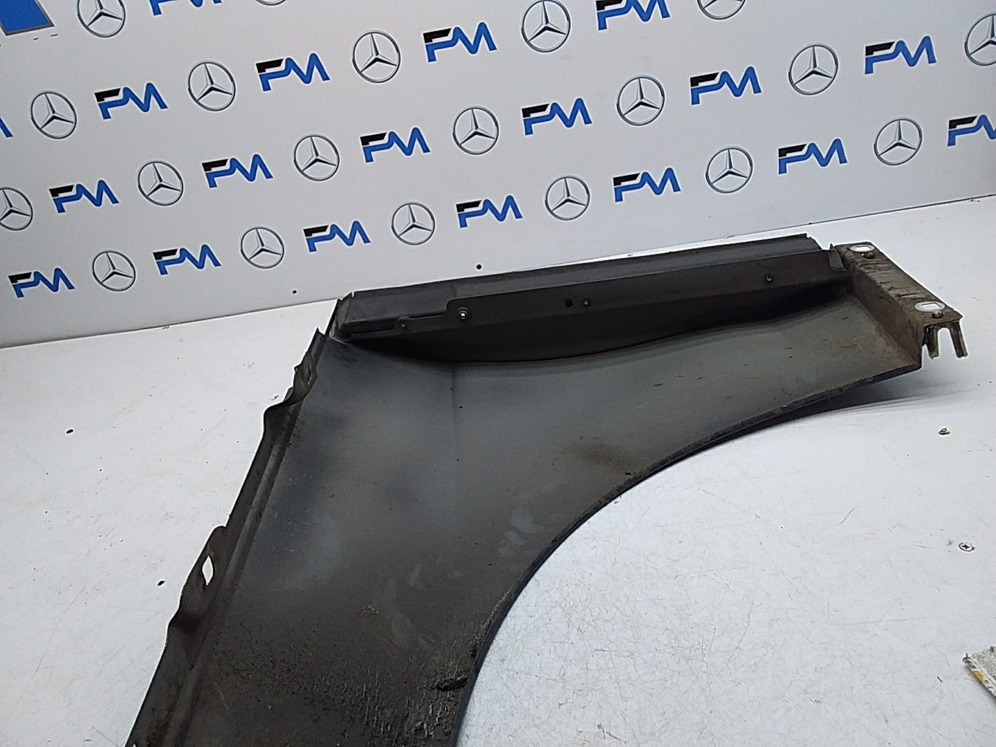 MERCEDES  E-CLASS W212 OS RIGHT DRIVER SIDE WINGS FMW23 (DAMAGED)