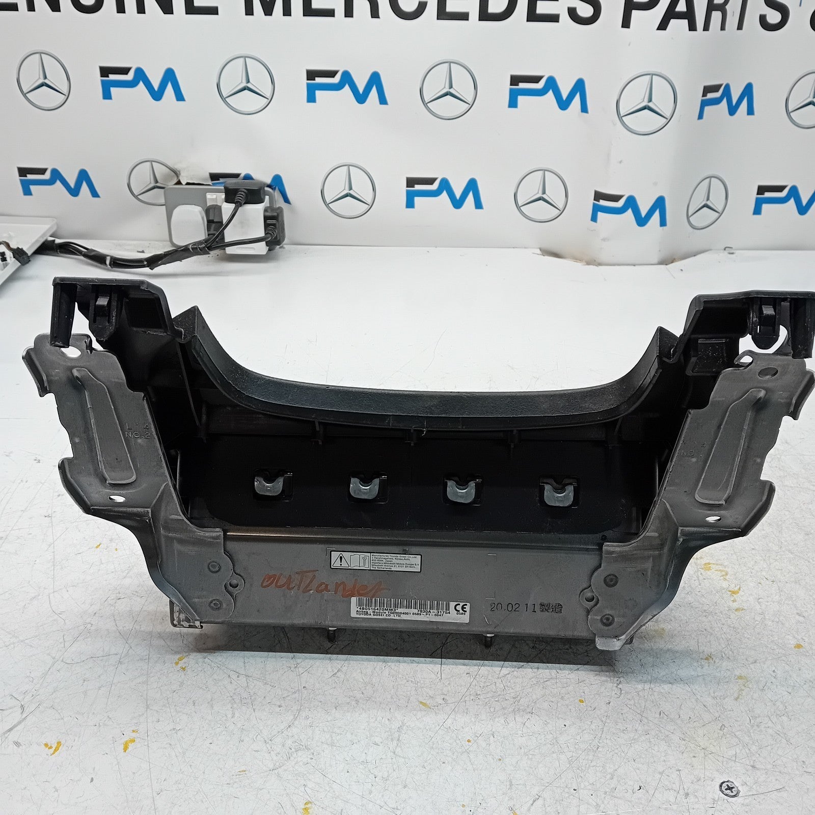 MITSUBISHI OUTLANDER MK3 KNEE AIR SRS BAG RIGHT DRIVER SIDE 7030A-31754 FM00985