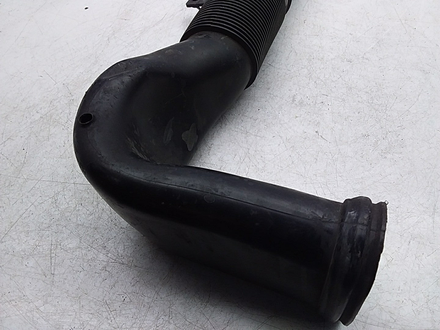 MERCEDES BENZ E-CLASS W212 AIR INTAKE TUBE A6510903437 FMI14