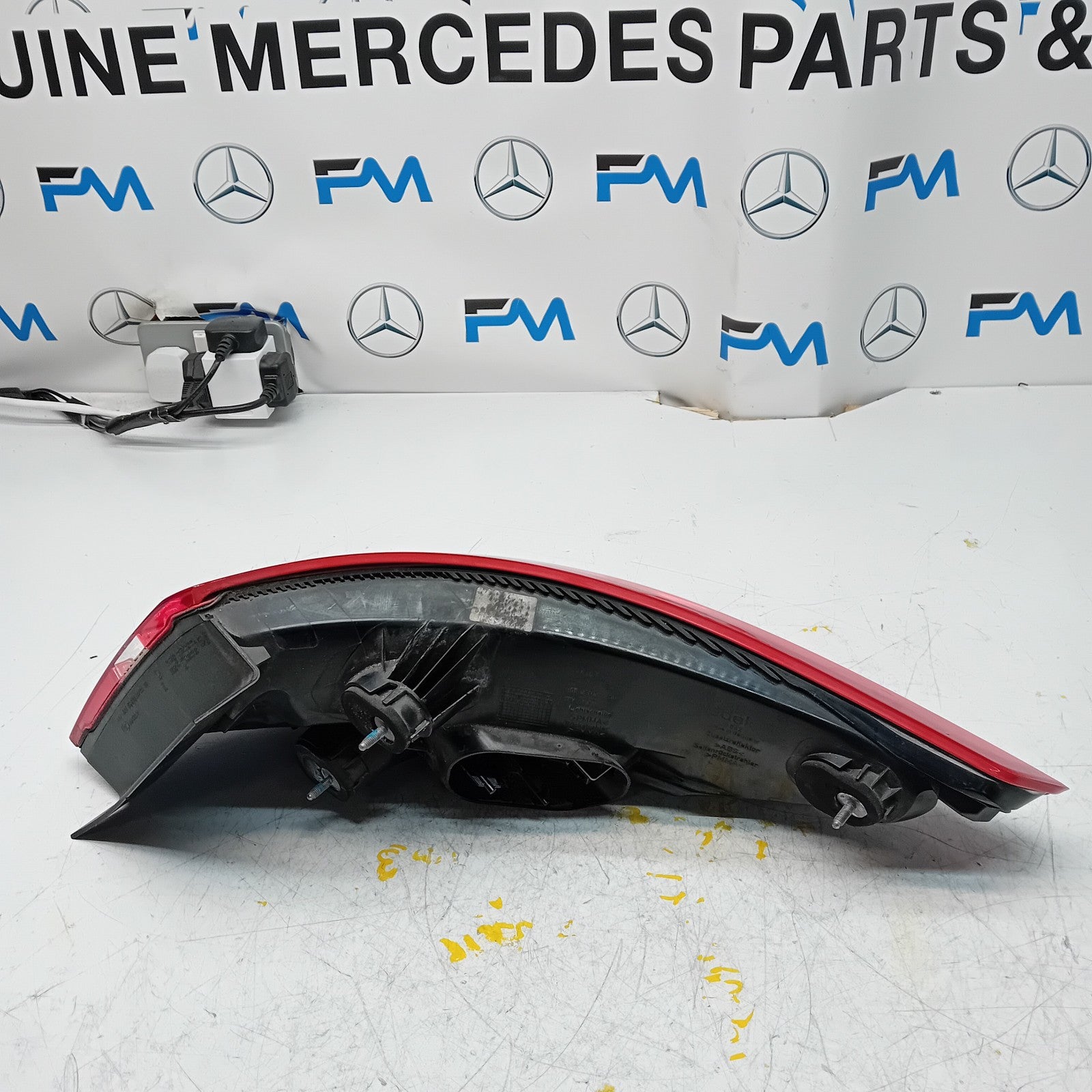 MERCEDES E-CLASS W207 COUPE PASSENGER SIDE NS REAR TAIL LIGHT A2079060158 FMT171