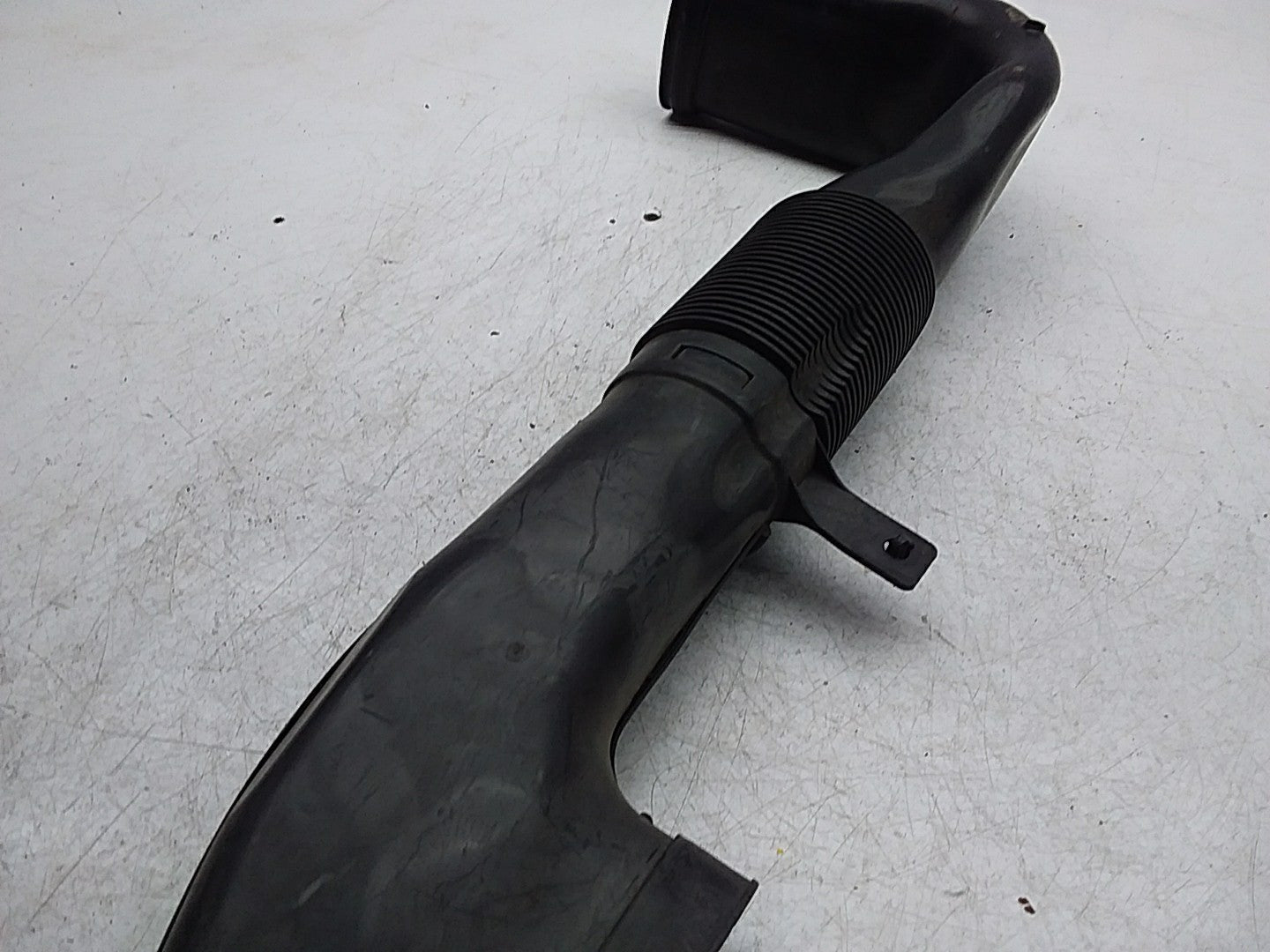 MERCEDES-BENZ E-CLASS A212 AIR INTAKE TUBE A6510903437 FMI03