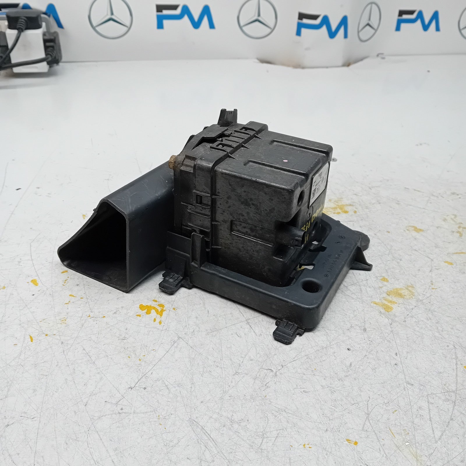 MERCEDES C-CLASS W205 ENGINE SOUND CONTROL MODULE & BRACKET A2239016902 FM001130