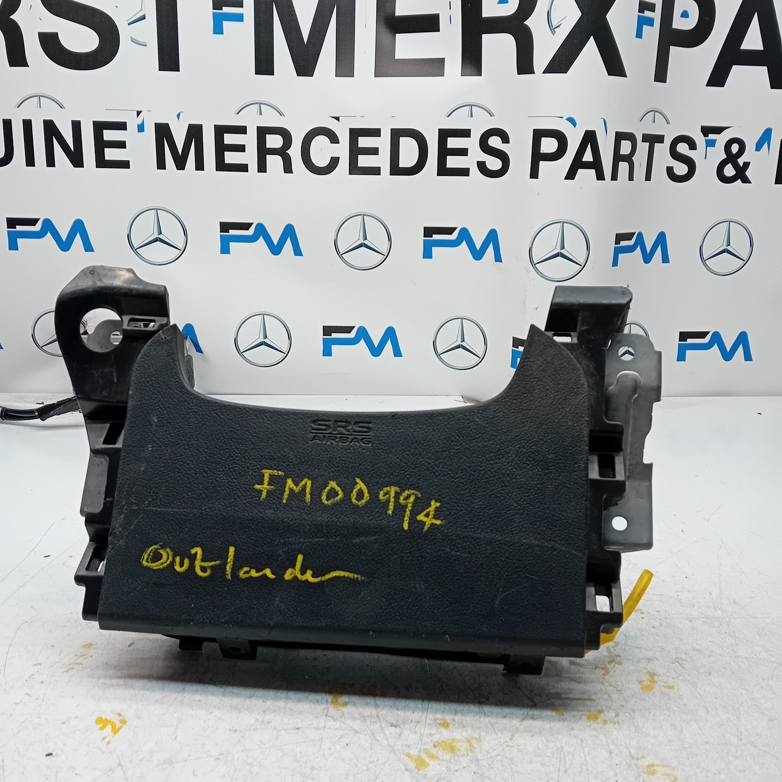 MITSUBISHI OUTLANDER MK3 KNEE AIR SRS BAG RIGHT DRIVER SIDE 7030A-31753 FM00994