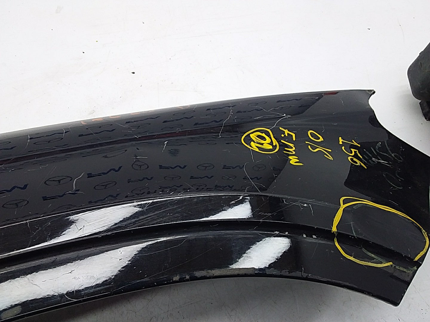 MERCEDES BENZ GLA W156 OS RIGHT DRIVER SIDE WINGS A1568810214 FMW02 (DAMAGED)