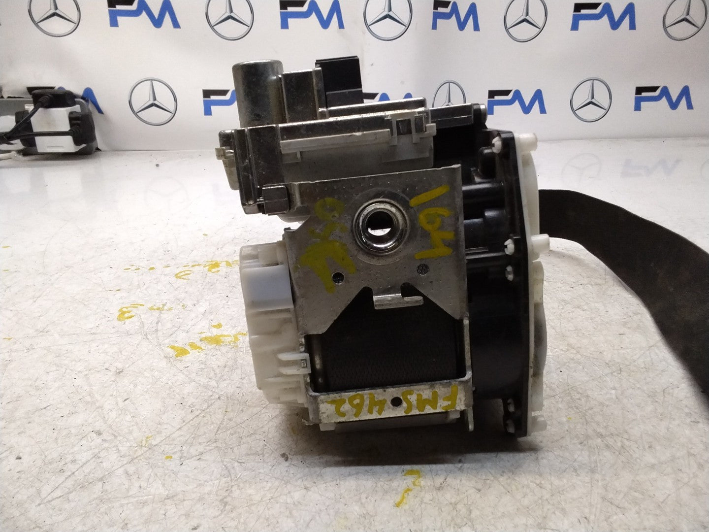 MERCEDES BENZ ML SEAT BELT FRONT RIGHT DRIVER SIDE W164 A2518603686 FMS462 OSR