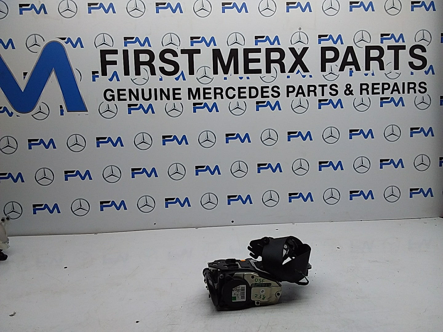 MERCEDES E-CLASS W238 SEAT BELT FRONT RIGHT DRIVER SIDE A2388602900 FMS246 OSF