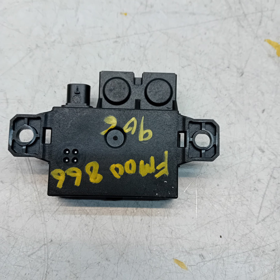 MERCEDES  SPRINTER W906 BATTERY RELAY MODULE A0009822023 FM00866