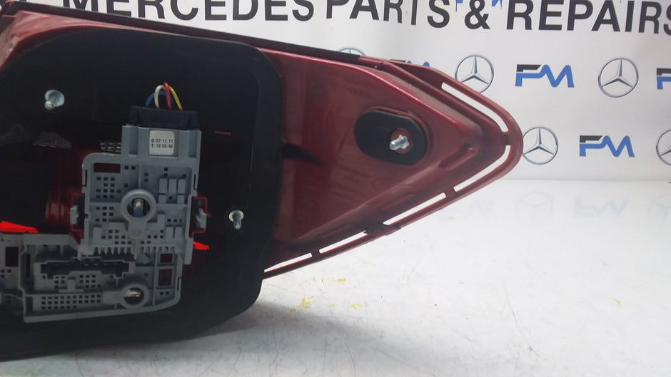 MERCEDES C-CLASS W204 PASSENGER SIDE NS REAR TAIL LIGHT A2048205464 2011 FMT106