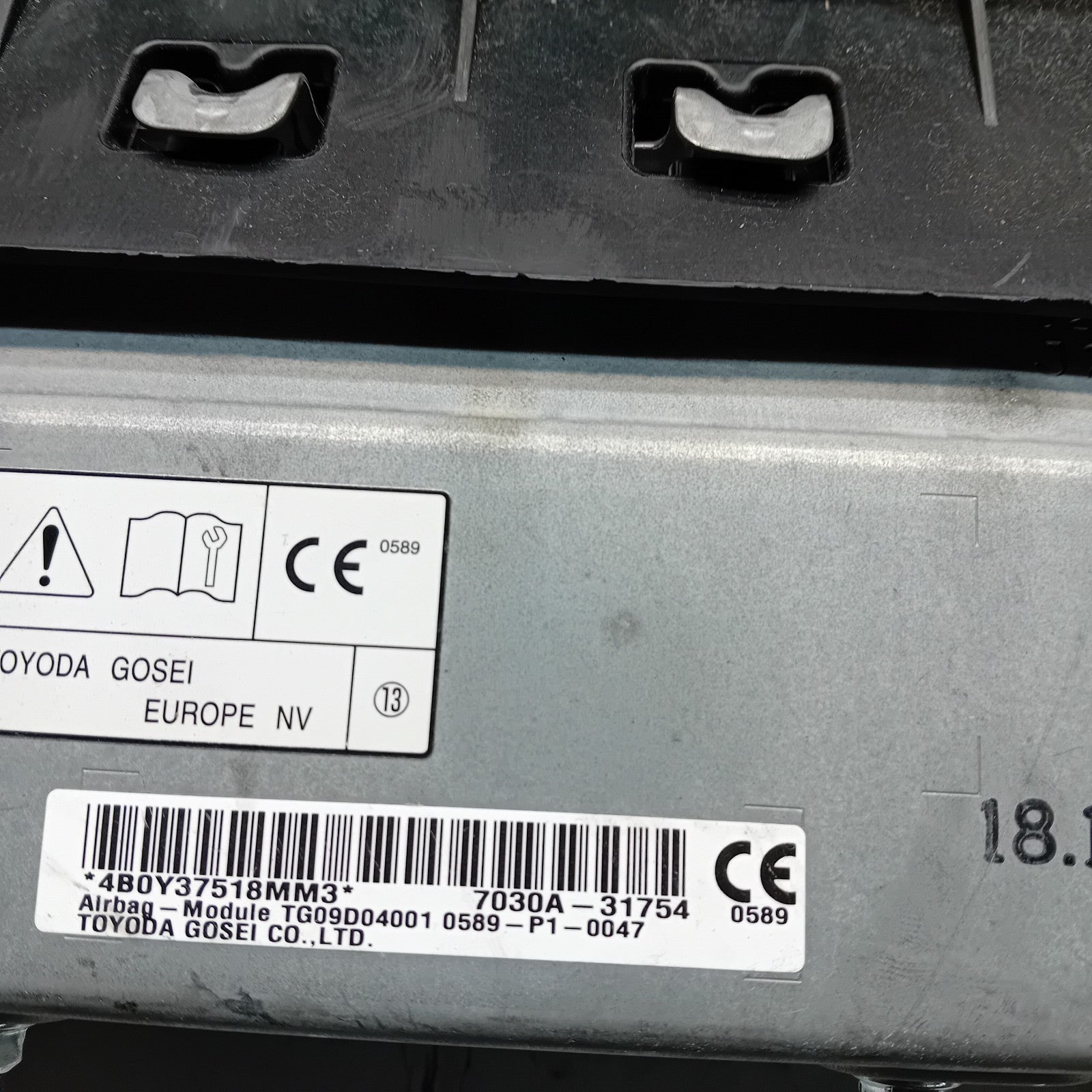 MITSUBISHI OUTLANDER MK3 KNEE AIR SRS BAG RIGHT DRIVER SIDE 7030A-31754 FM00988