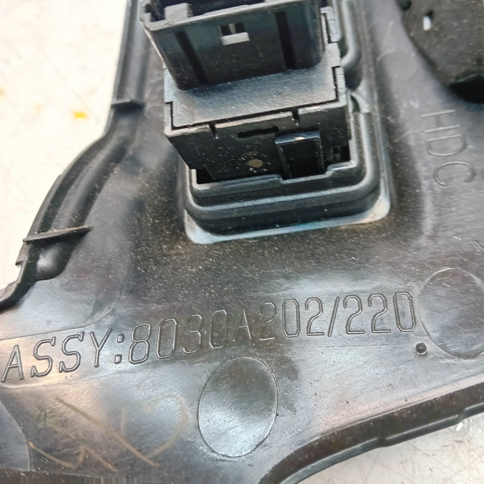MITSUBISHI OUTLANDER MK3 DASHBOARD AIR VENT & SWITCHES 8030A202/220 FM001072