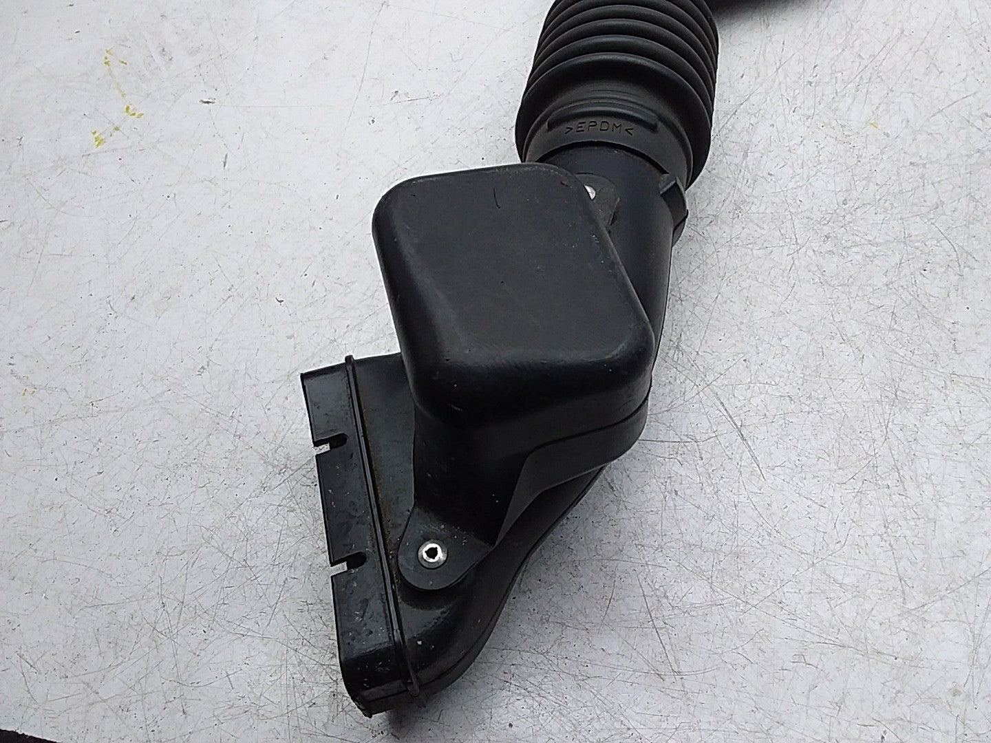 OUTLANDER AIR INTAKE TUBE 2.4 PETROL FMI37 1505A661