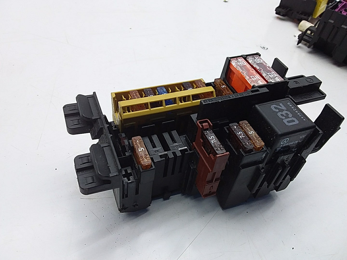 MERCEDES C CLASS FUSE RELAY BOX A2059067200 W205 2014 - 2021 FMF22