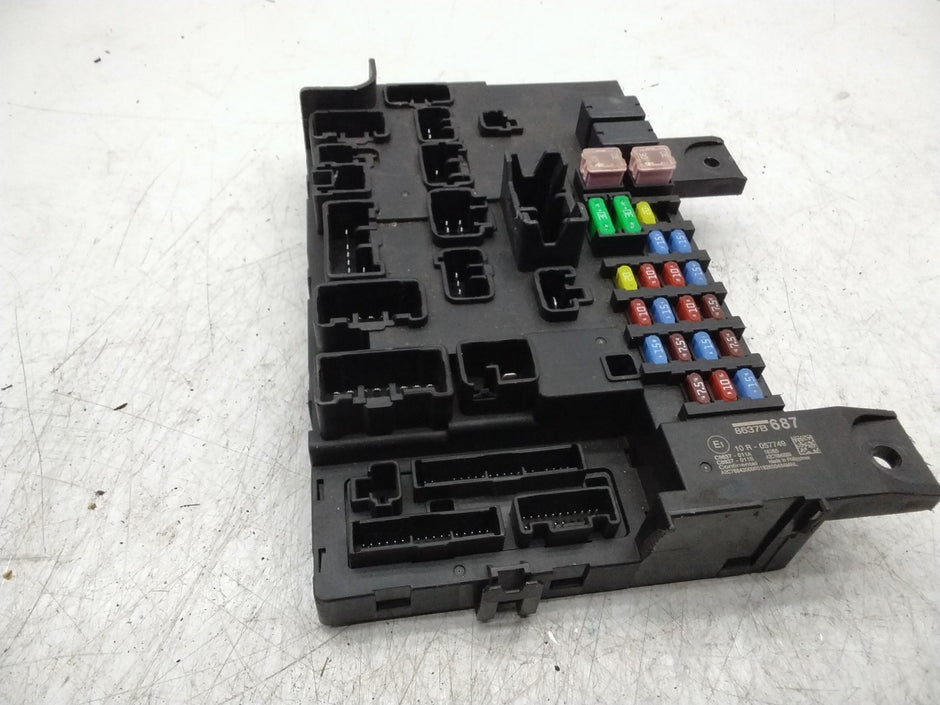 MITSUBISHI OUTLANDER FUSE RELAY  BOX  8637B687  FMF164