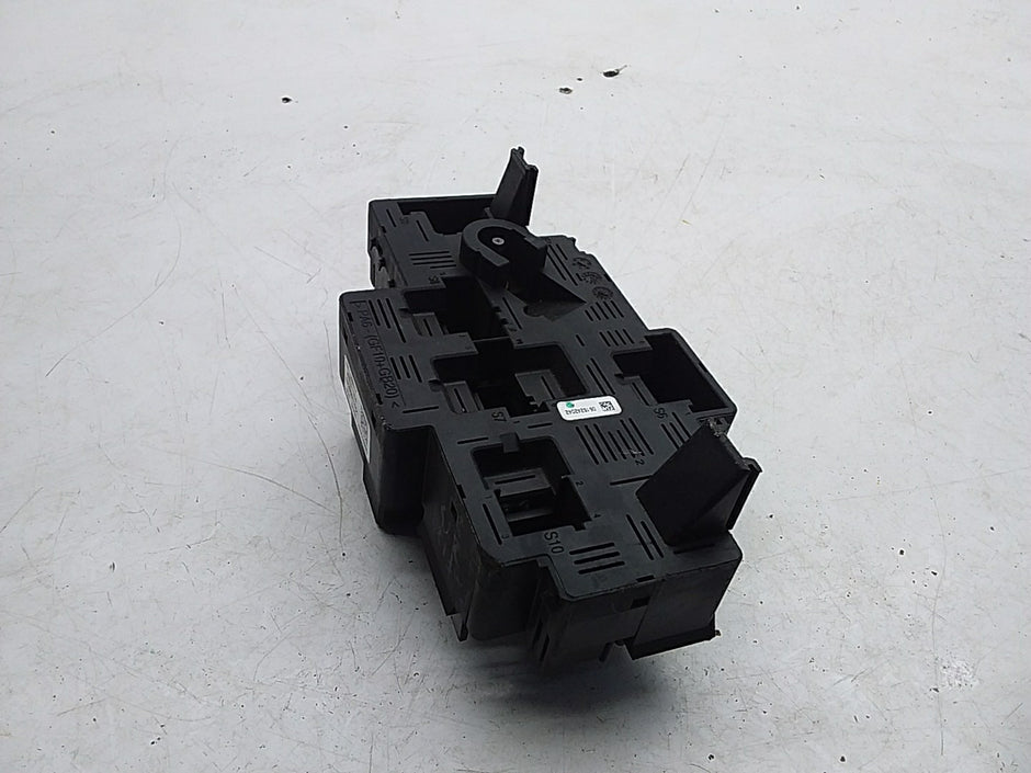 MERCEDES BENZ E-CLASS W213 2016ONWARDS FUSE RELAY BOX  A2139062202 FMF129