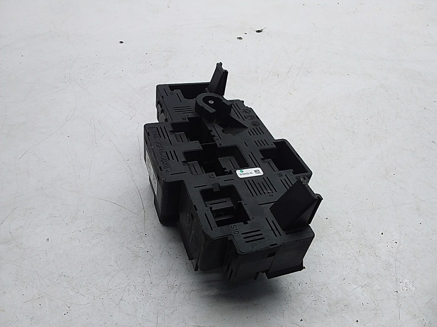 MERCEDES BENZ E-CLASS W213 2016ONWARDS FUSE RELAY BOX  A2139062202 FMF129