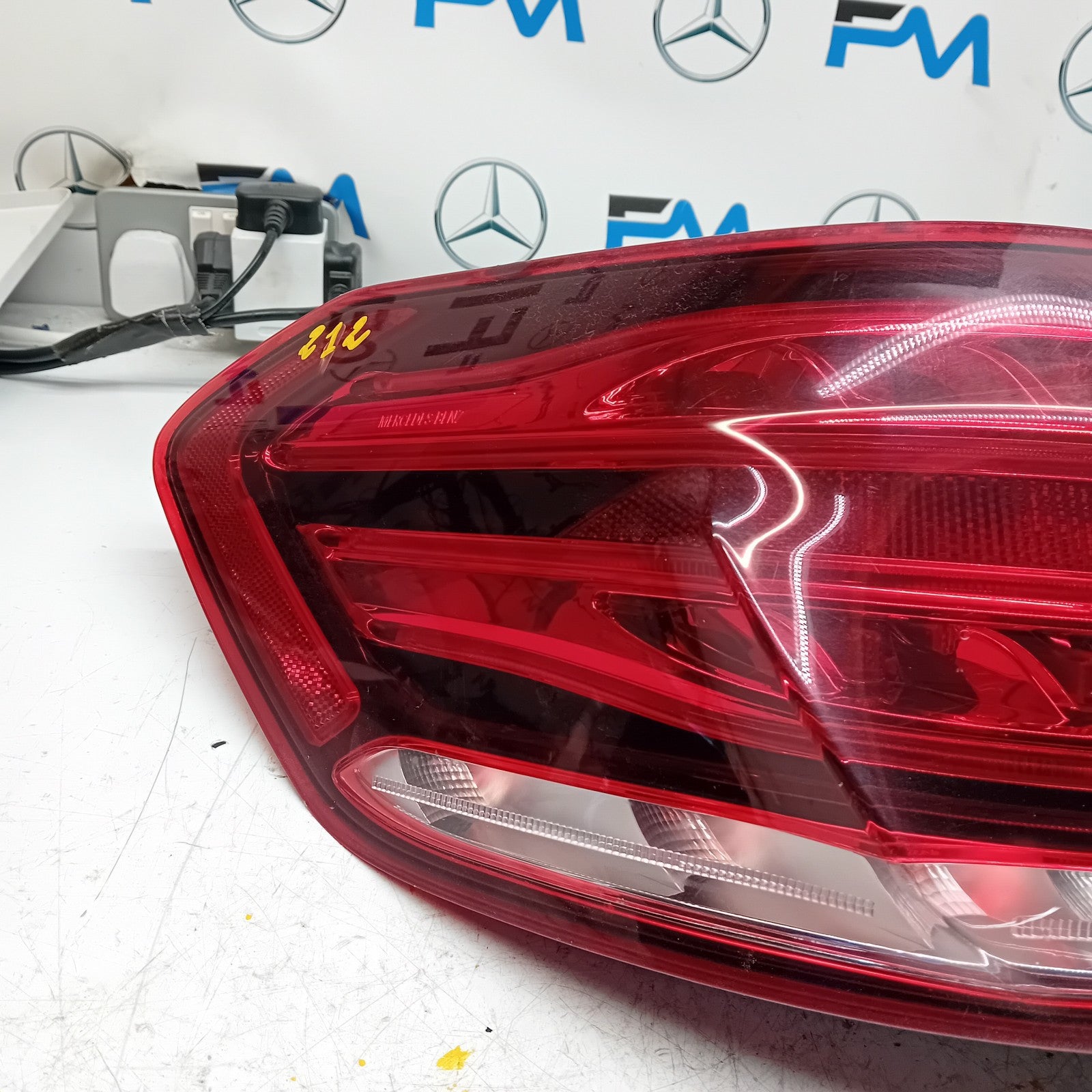 MERCEDES E-CLASS W212 PASSENGER SIDE LEFT NS REAR TAIL LIGHT A2129060703 FMT220