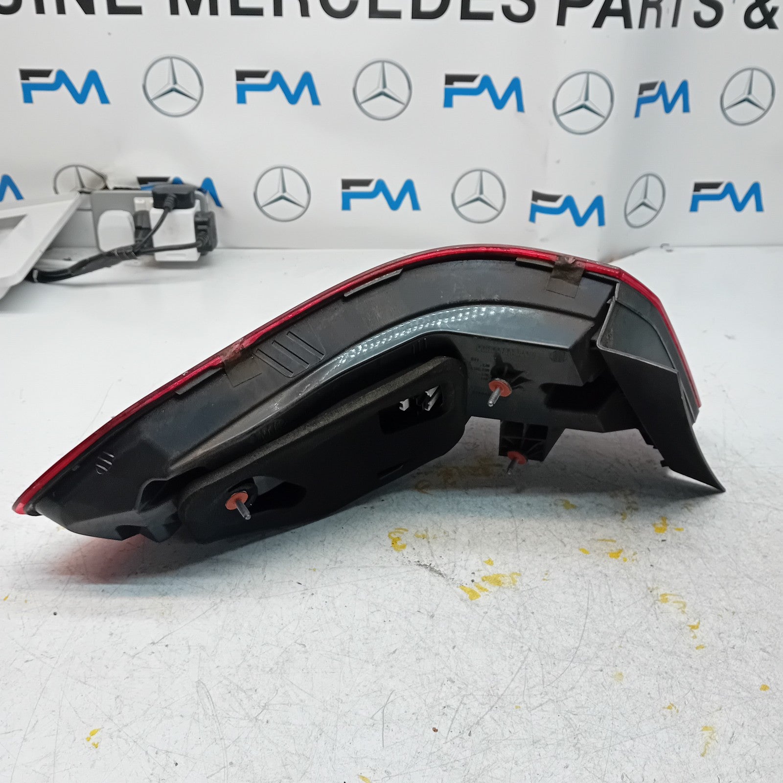 MERCEDES E-CLASS W212 DRIVER SIDE RIGHT OS REAR TAIL LIGHT A2129060803 FMT219