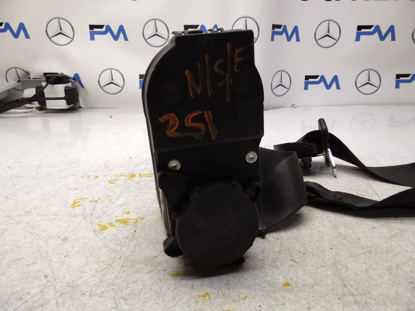 MERCEDES ML W164 W251 FRONT LEFT PASSENGER SIDE SEAT BELT A2518603185 FMS463 NSF