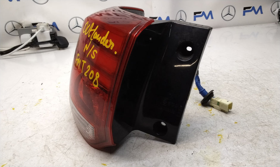 MITSUBISHI OUTLANDER PASSENGER SIDE NS REAR TAIL LIGHT FMT208 HALF LED