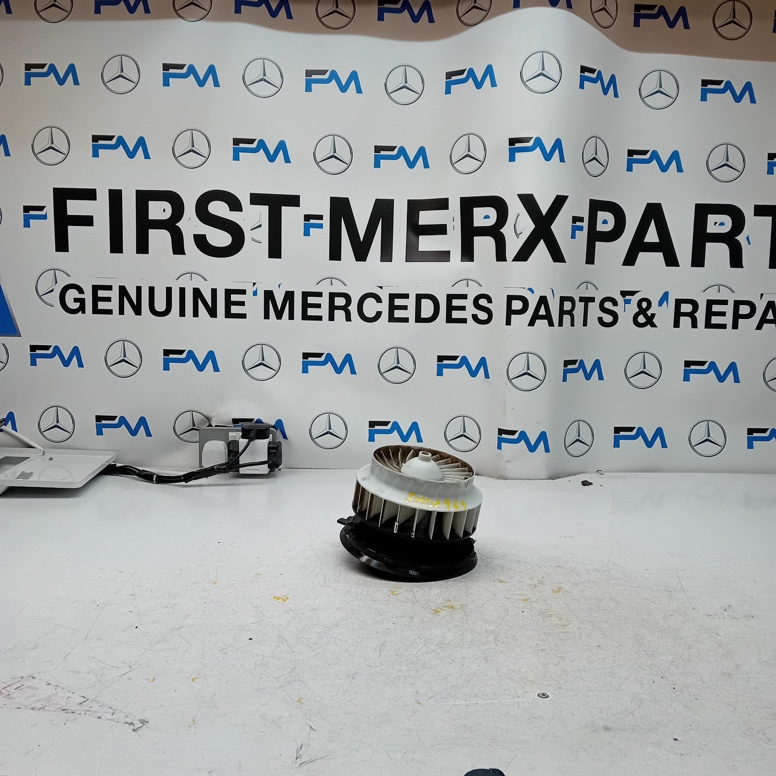 MERCEDES BENZ W205 C-CLASS INTERIOR BLOWER HEATER FAN 0130309002 FM00969