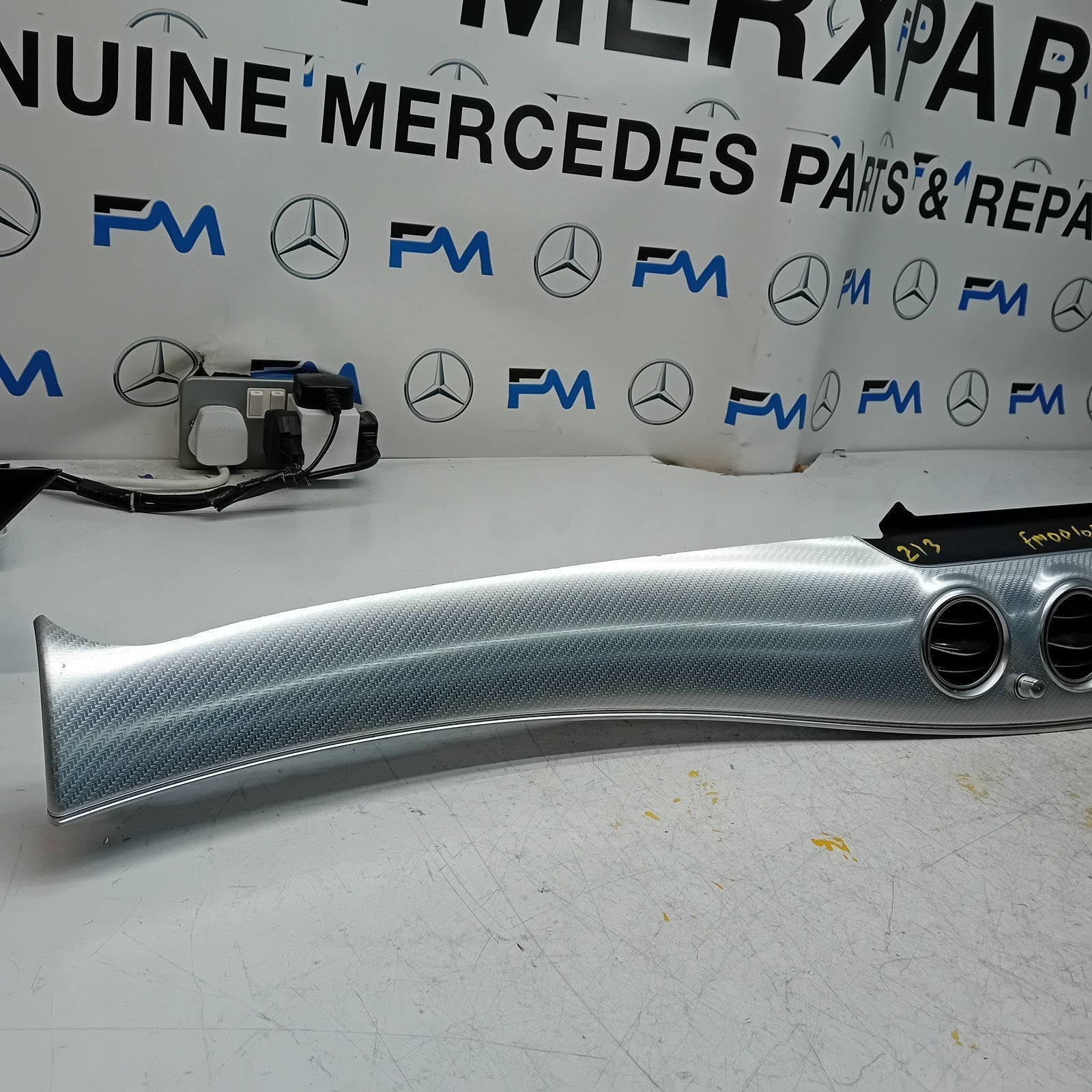 MERCEDES E CLASS W213  DASHBOARD TRIM PANEL + 4 AIR VENT  A2136809304 FM001071