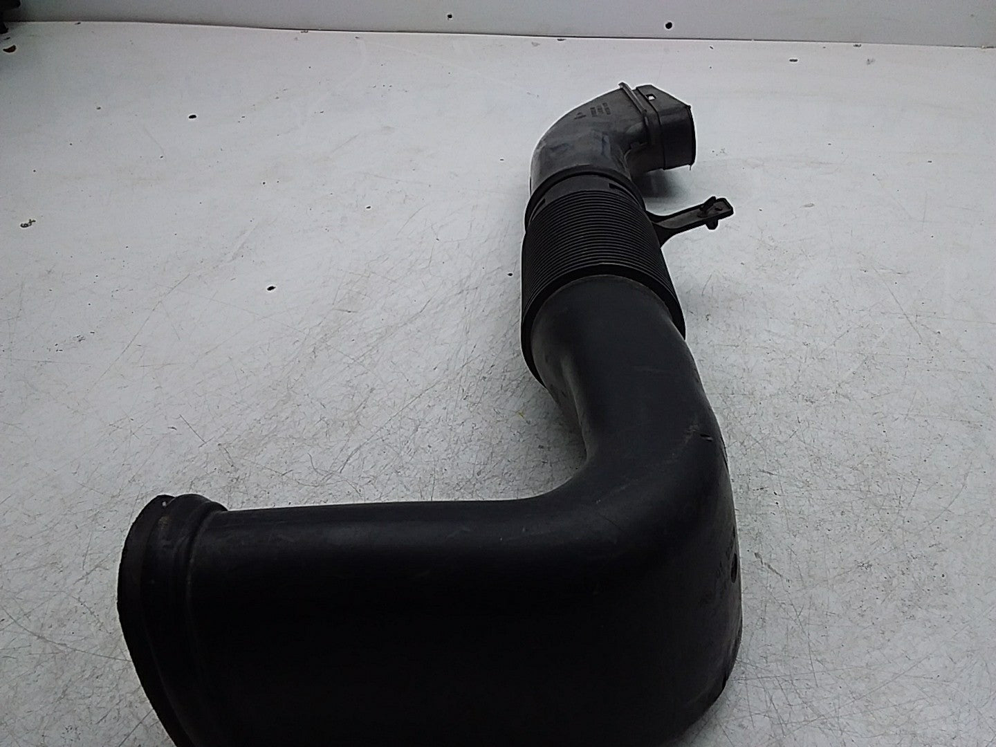 MERCEDES BENZ E-CLASS W212 AIR INTAKE TUBE A6510903437 FMI14