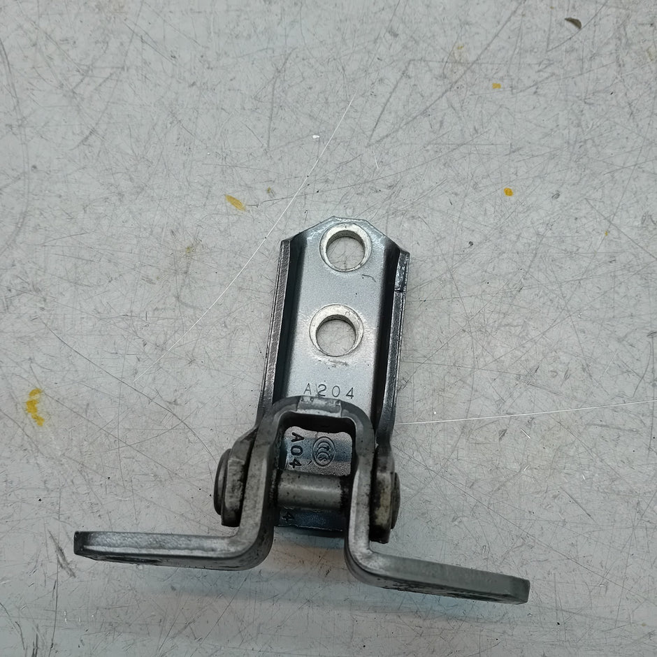 MITSUBISHI OUTLANDER MK3 RIGHT FRONT DOOR LOWER HINGE PANEL A204 A046834 FM00967