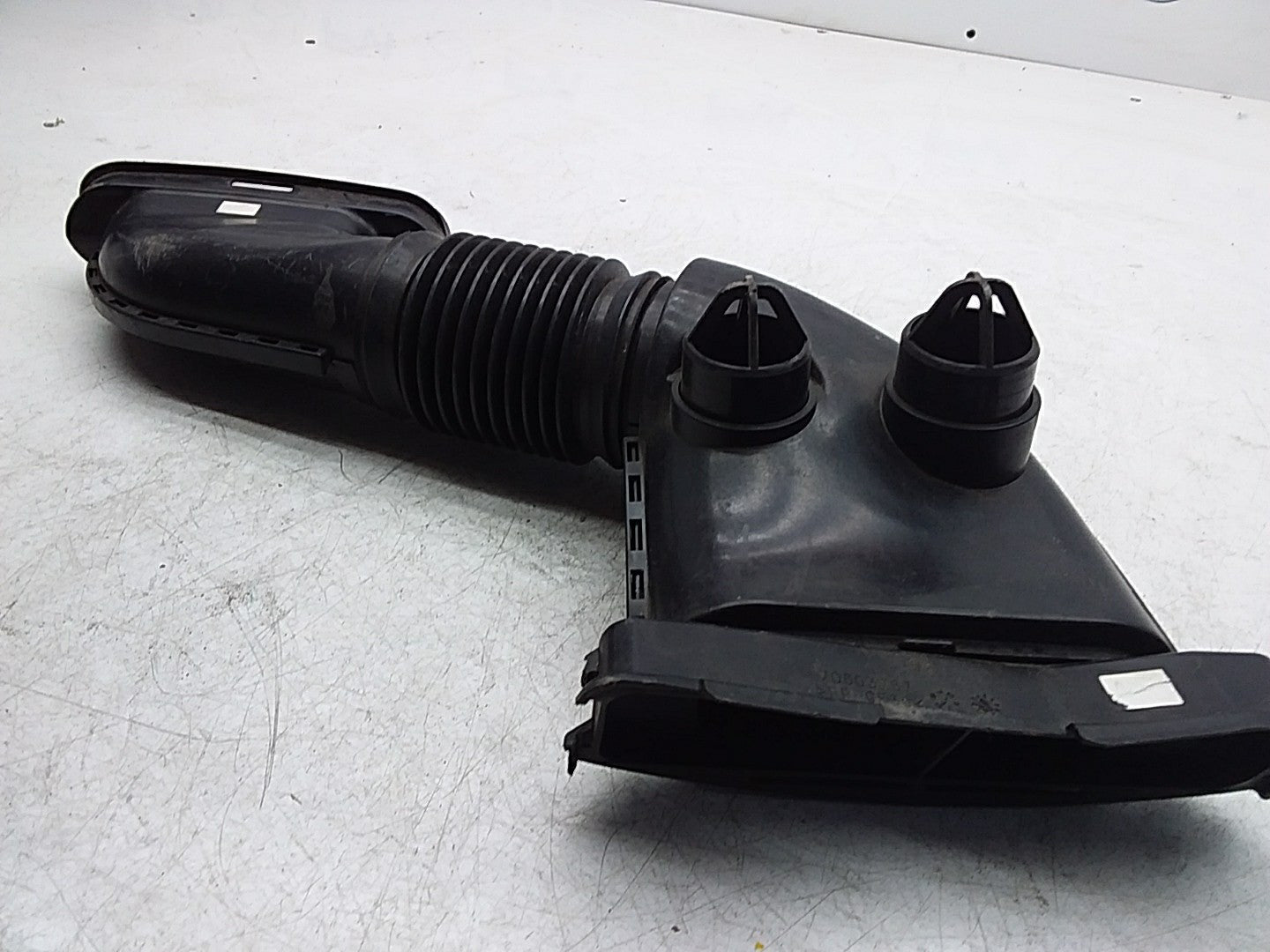 MERCEDES BENZ E-CLASS W213 AIR INTAKE TUBE A640940097 FMI23