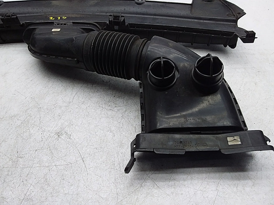MERCEDES BENZ E-CLASS W213 AIR INTAKE TUBE A640940097 FMI24