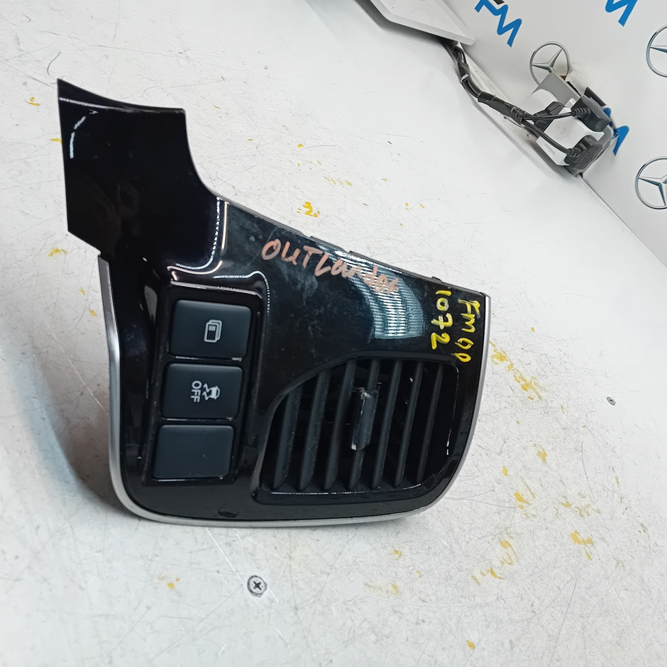MITSUBISHI OUTLANDER MK3 DASHBOARD AIR VENT & SWITCHES 8030A202/220 FM001072