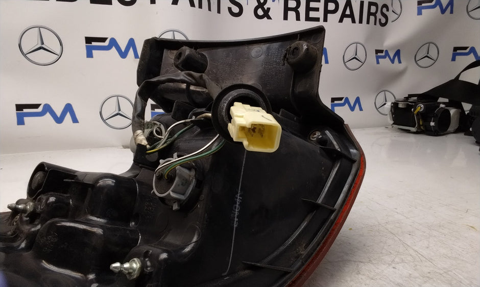 MITSUBISHI OUTLANDER DRIVER SIDE RIGHT OS REAR TAIL LIGHT FMT211 HALF LED