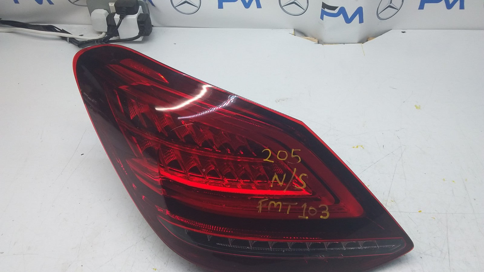 MERCEDES C-CLASS W205 PASSENGER SIDE NS REAR TAIL LIGHT 2014 FMT103