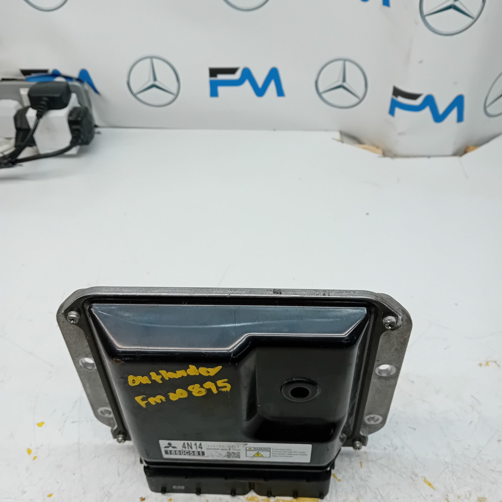 MITSUBISHI OUTLANDER   ENGINE  ECU CONTROL MODULE 1860C581 FM00895