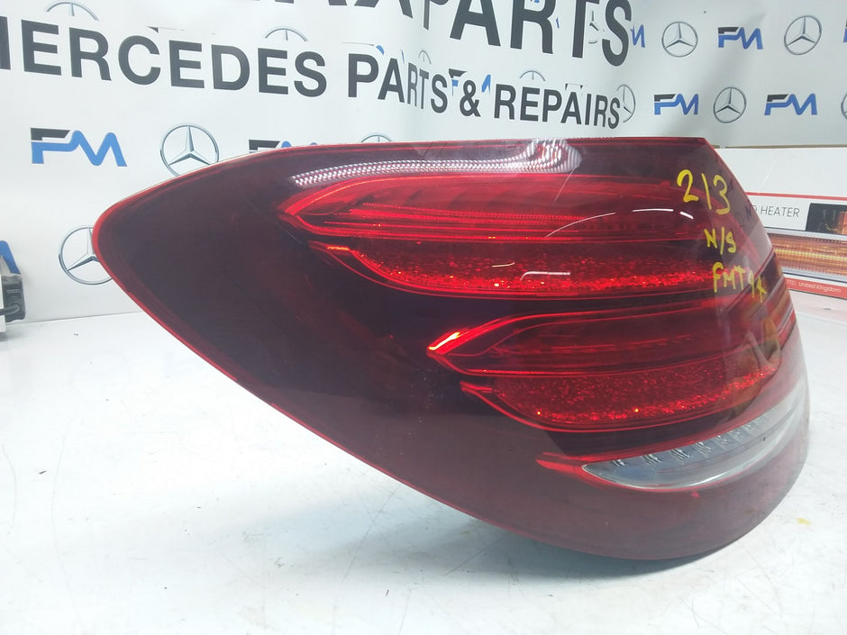 MERCEDES E-CLASS W213 2017 REAR PASSENGER N/S TAIL LIGHT A2139067900 FMT94