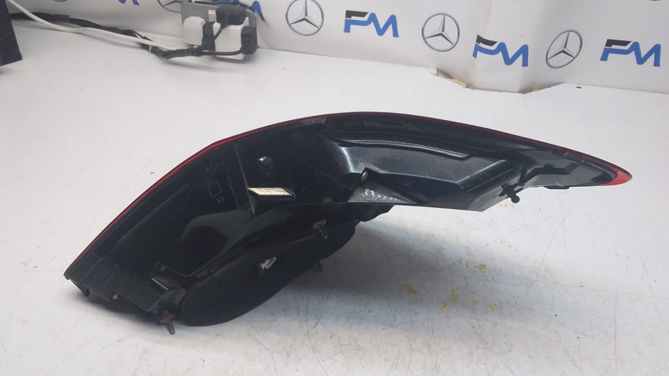 MERCEDES C-CLASS W205 PASSENGER SIDE NS REAR TAIL LIGHT 2014 FMT103