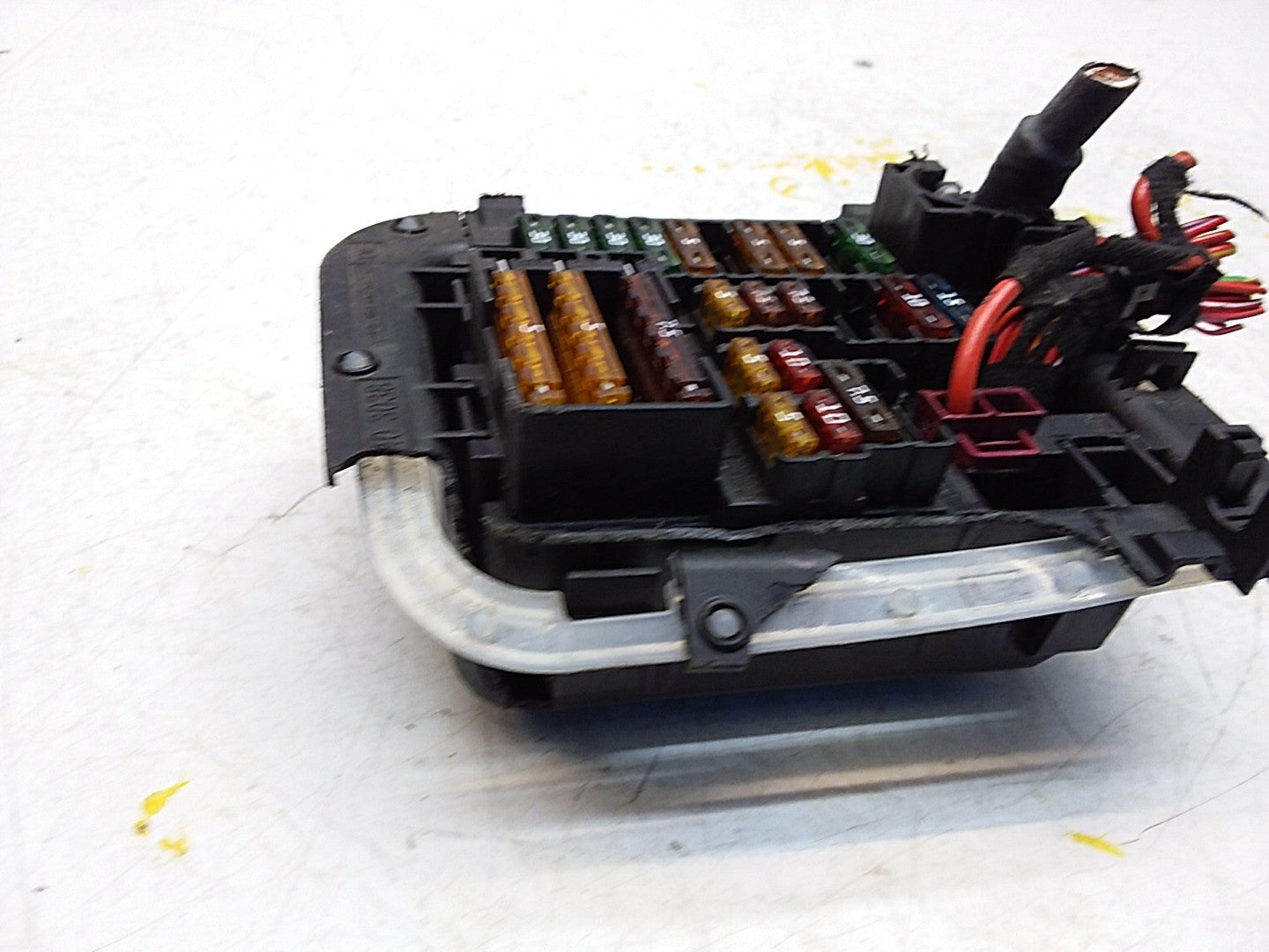 MERCEDES BENZ E-CLASS W213 FUSE  BOX 2016 ONWARDS A2135403038 FMF119(DAMAGED)