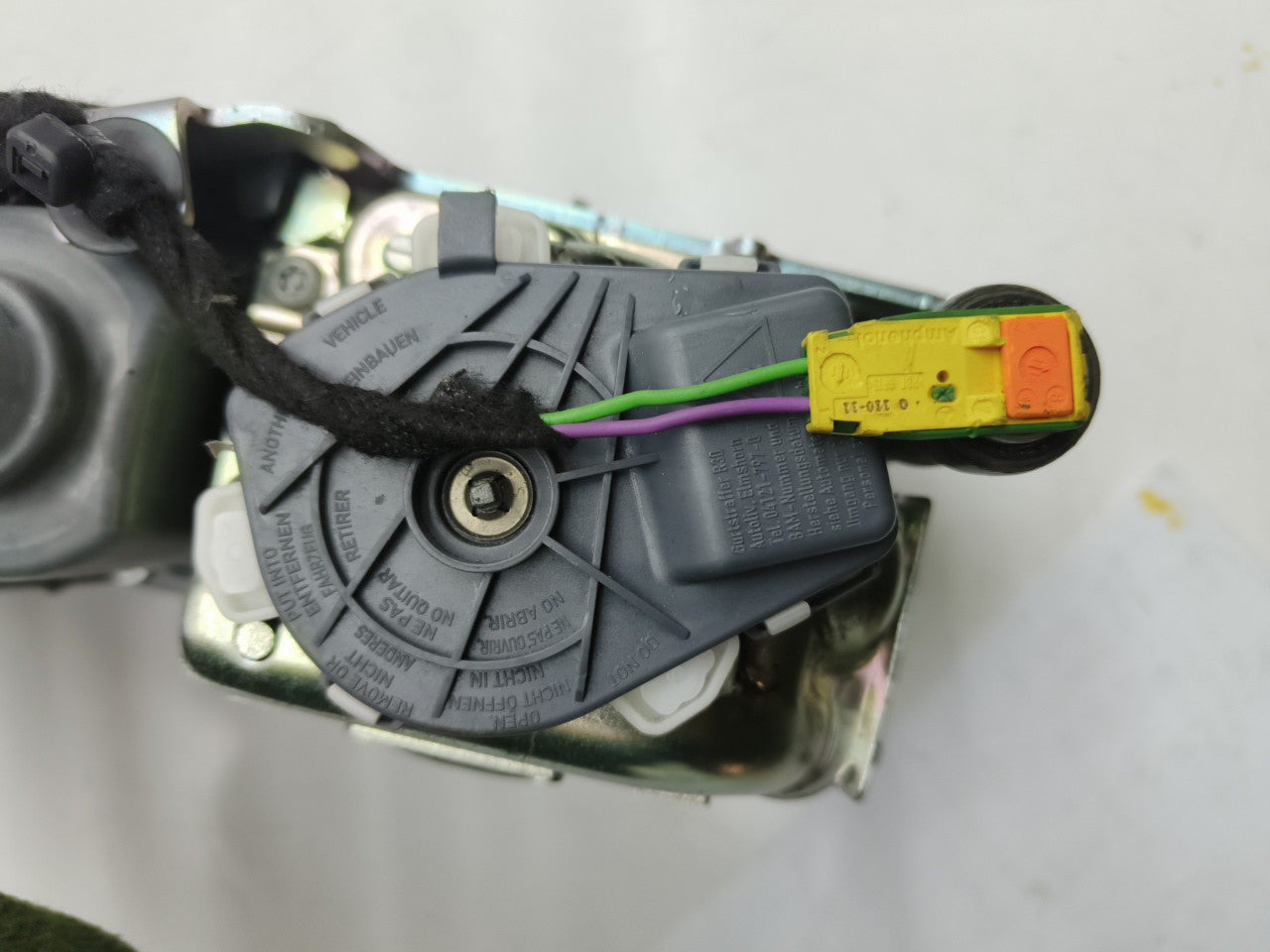 MERCEDES BENZ E-CLASS W212 DRIVER SIDE FRONT SEAT BELT A2128607685 OSF FMS33
