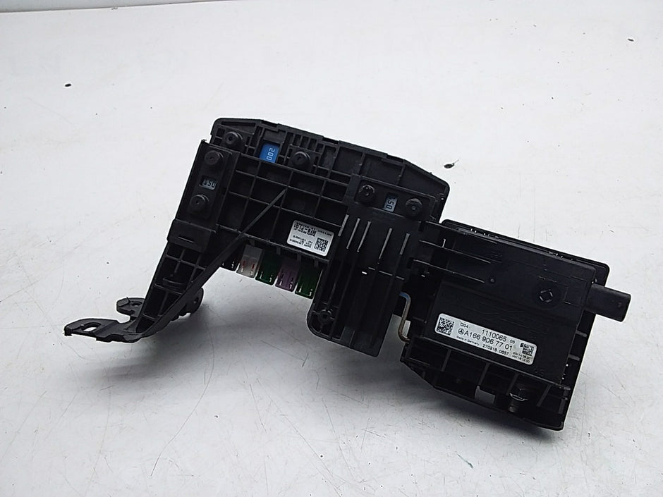 MERCEDES BENZ M-CLASS W166  FUSE RELAY BOX  A1669067701  FMF131