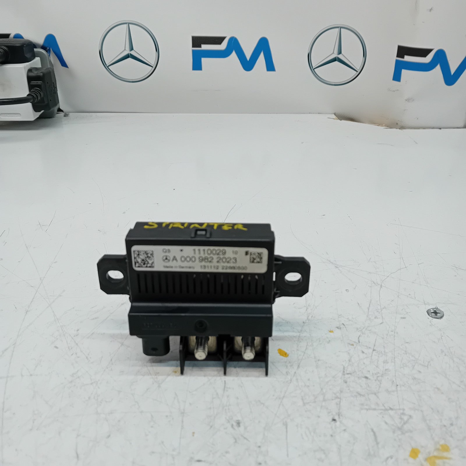 MERCEDES  SPRINTER W906 BATTERY RELAY MODULE A0009822023 FM00866