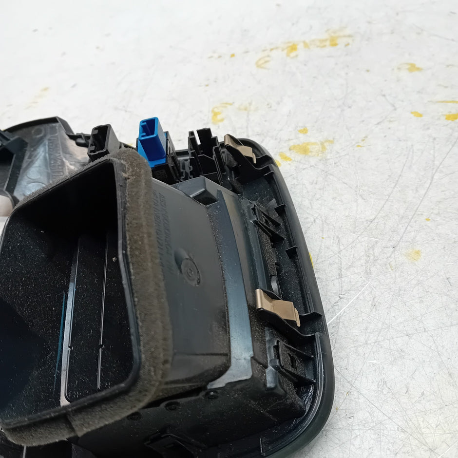 MITSUBISHI OUTLANDER MK3 DASHBOARD AIR VENT & SWITCHES 8030A202/220 FM001072