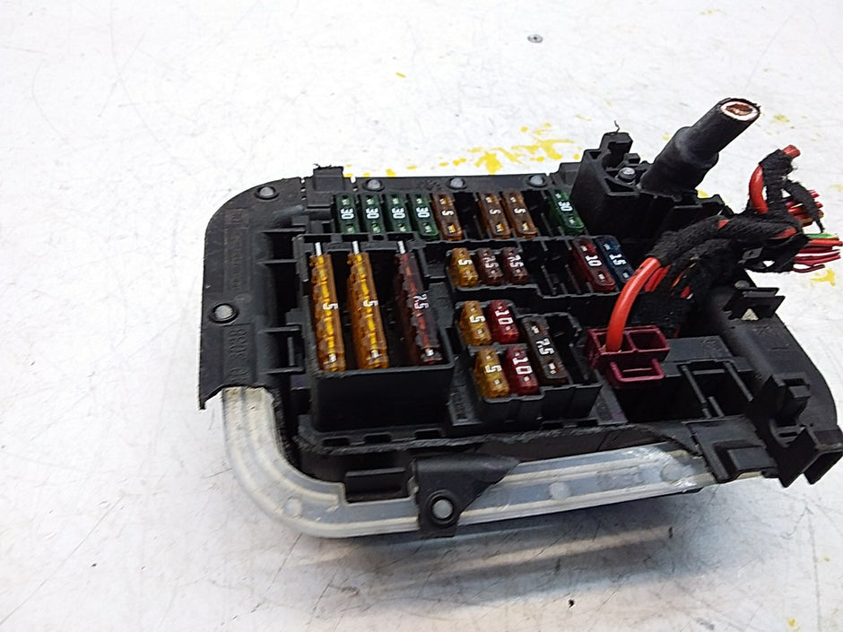MERCEDES BENZ E-CLASS W213 FUSE  BOX 2016 ONWARDS A2135403038 FMF119(DAMAGED)