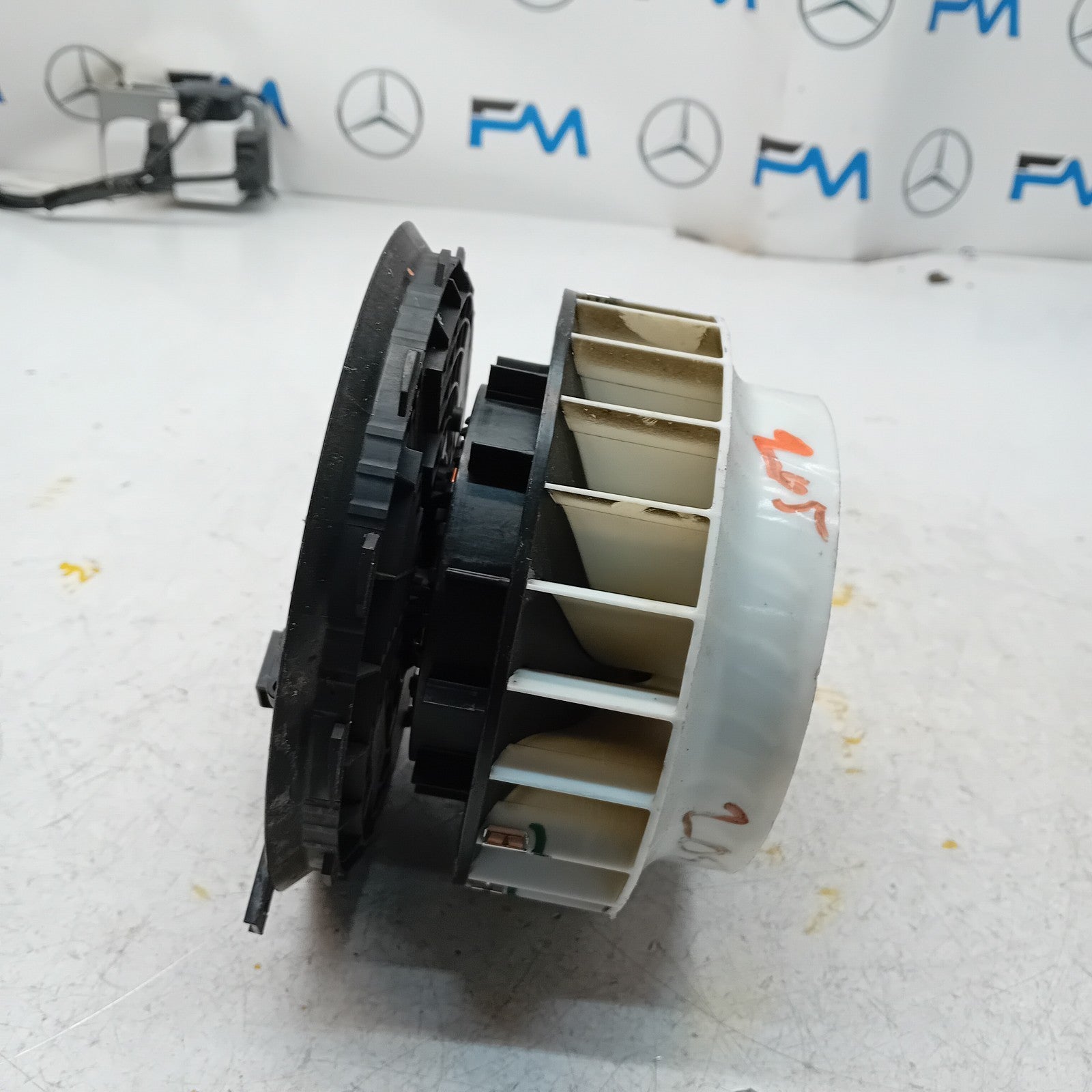 MERCEDES BENZ W205 C-CLASS INTERIOR BLOWER HEATER FAN 0130309002 FM00968